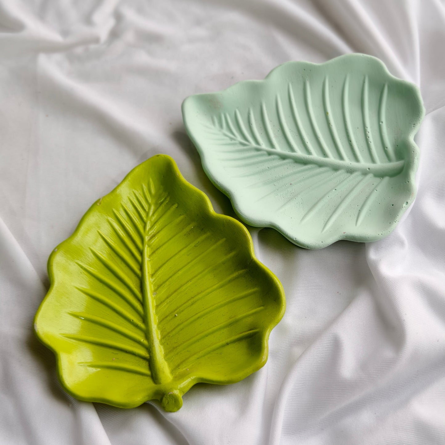 Leaf Trinket Dishes – Nature-Inspired Decor