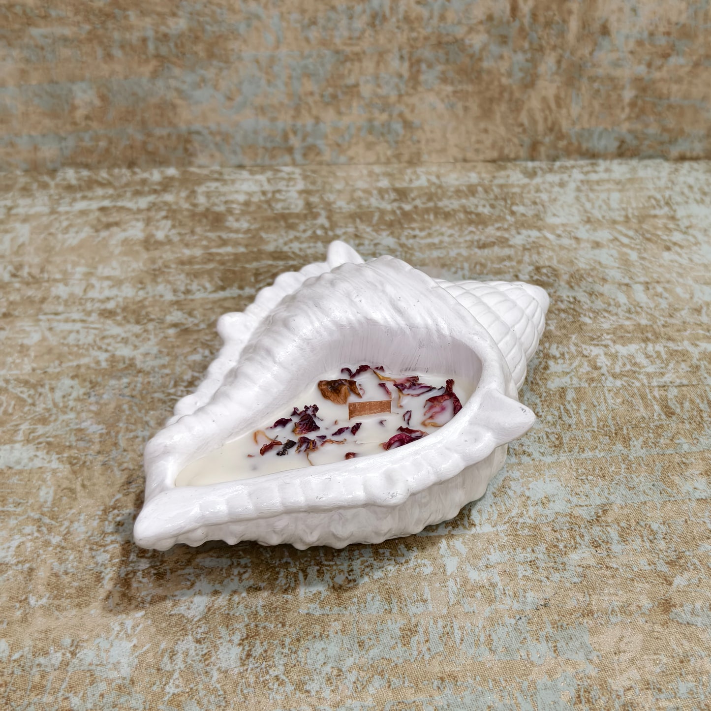 Seashell Soy Candle with Dried Floral Petals – Coastal Design
