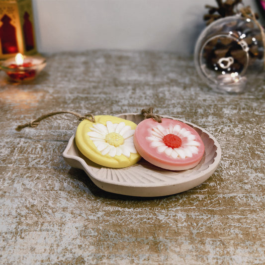 Shell of Flowers (Pack of 2 Flower Sachets and a Shell Tray)