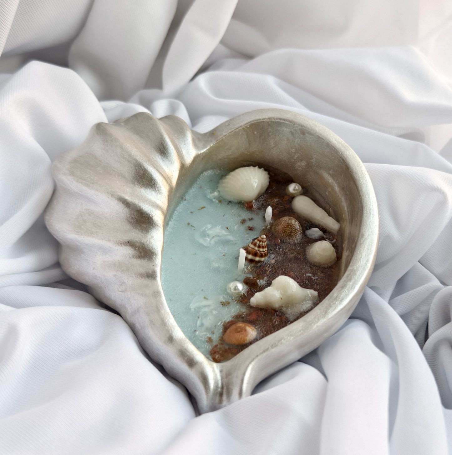 SHAMA's Beach vibe Shell Candle with real Seashells
