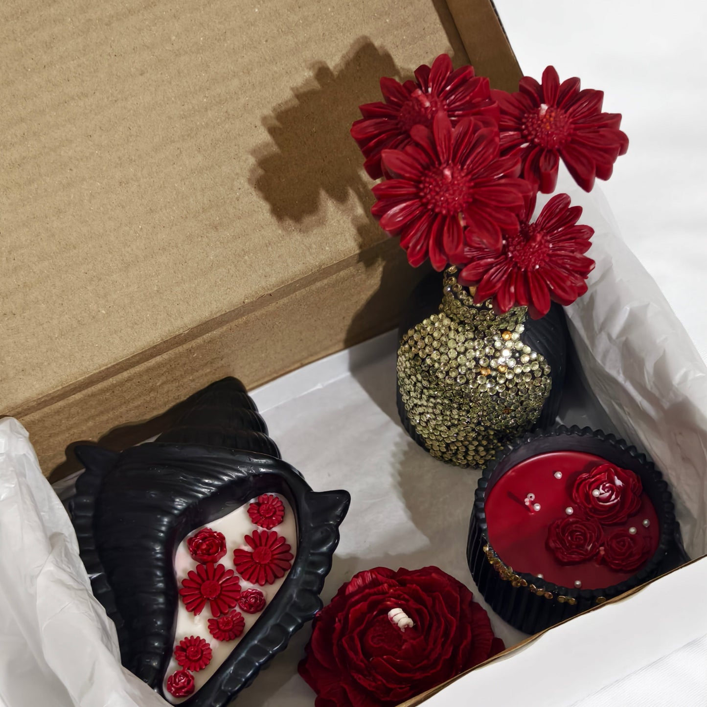 Premium Black & Red Love – Rose & Daisy Collection