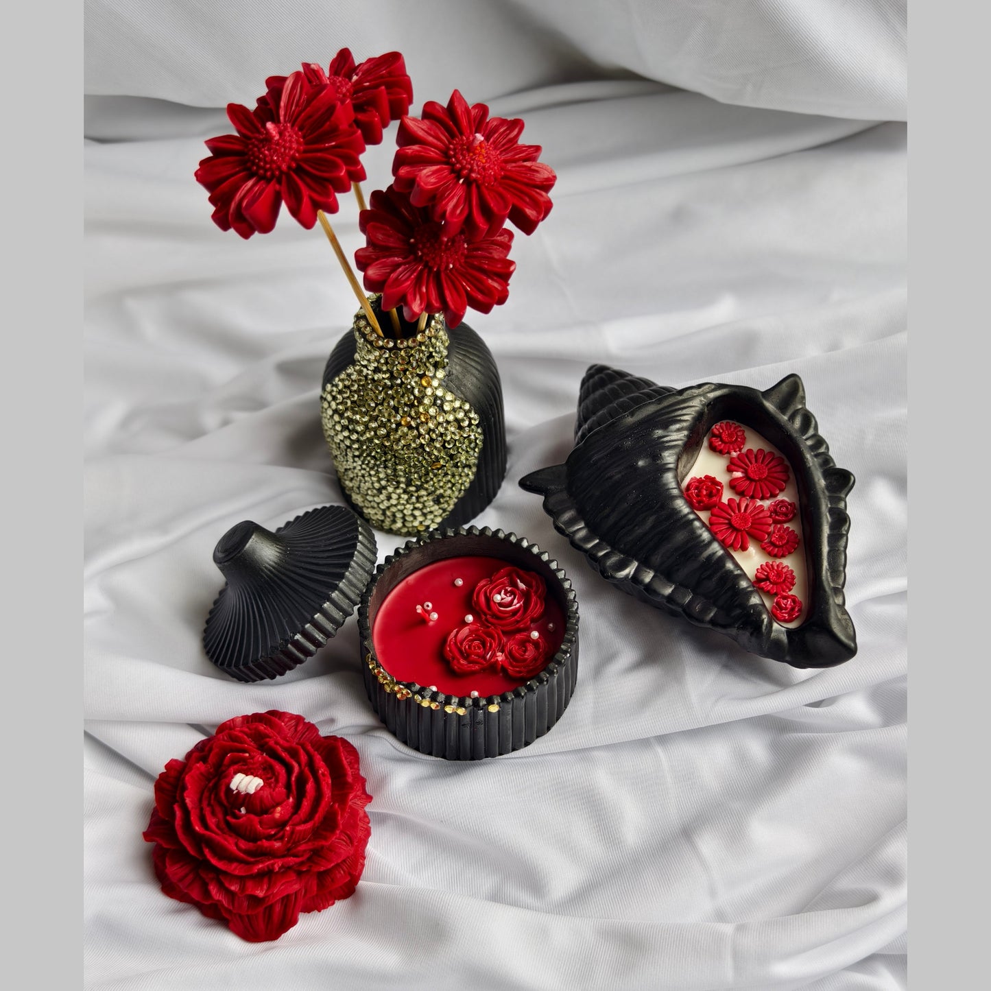 Premium Black & Red Love – Rose & Daisy Collection