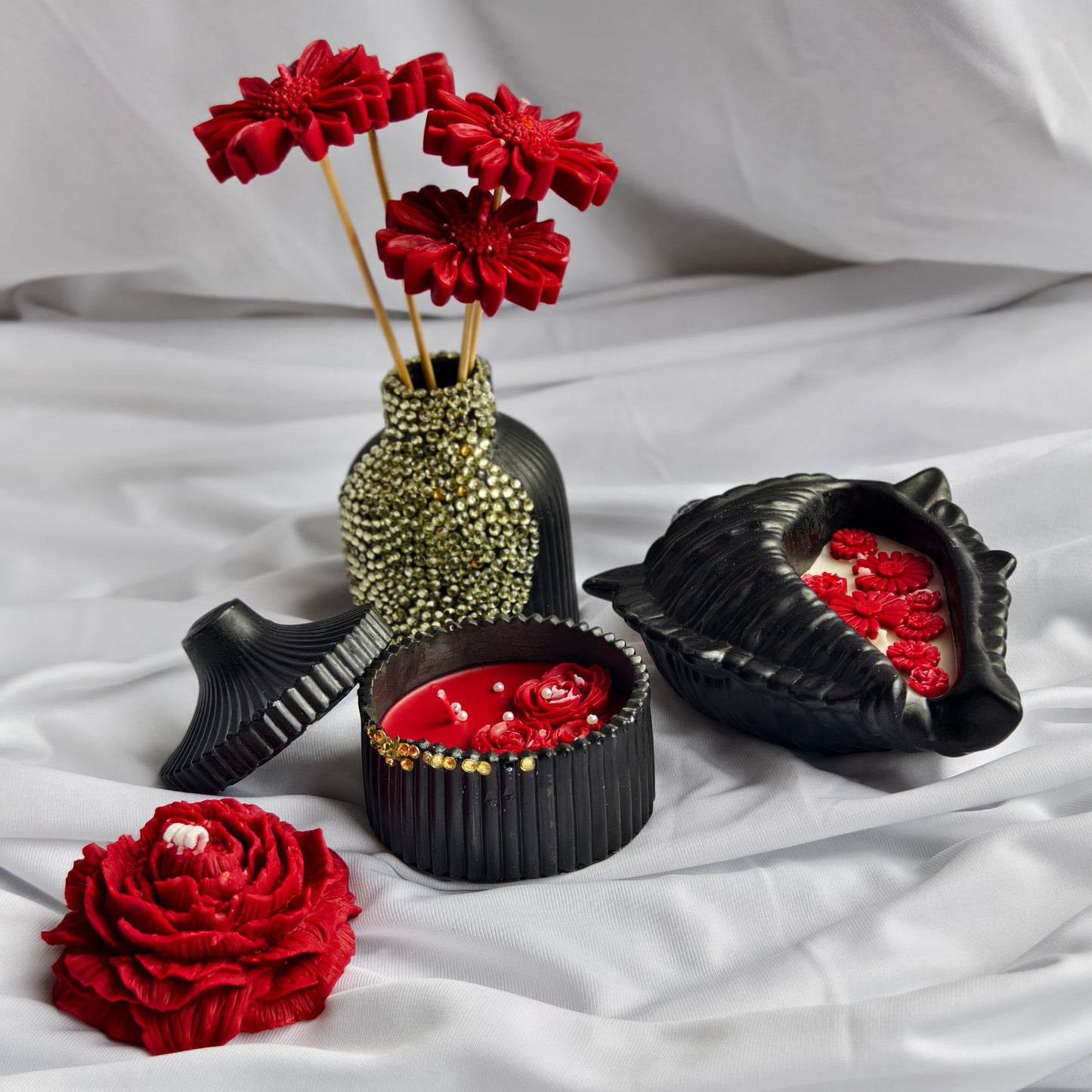 Premium Black & Red Love – Rose & Daisy Collection