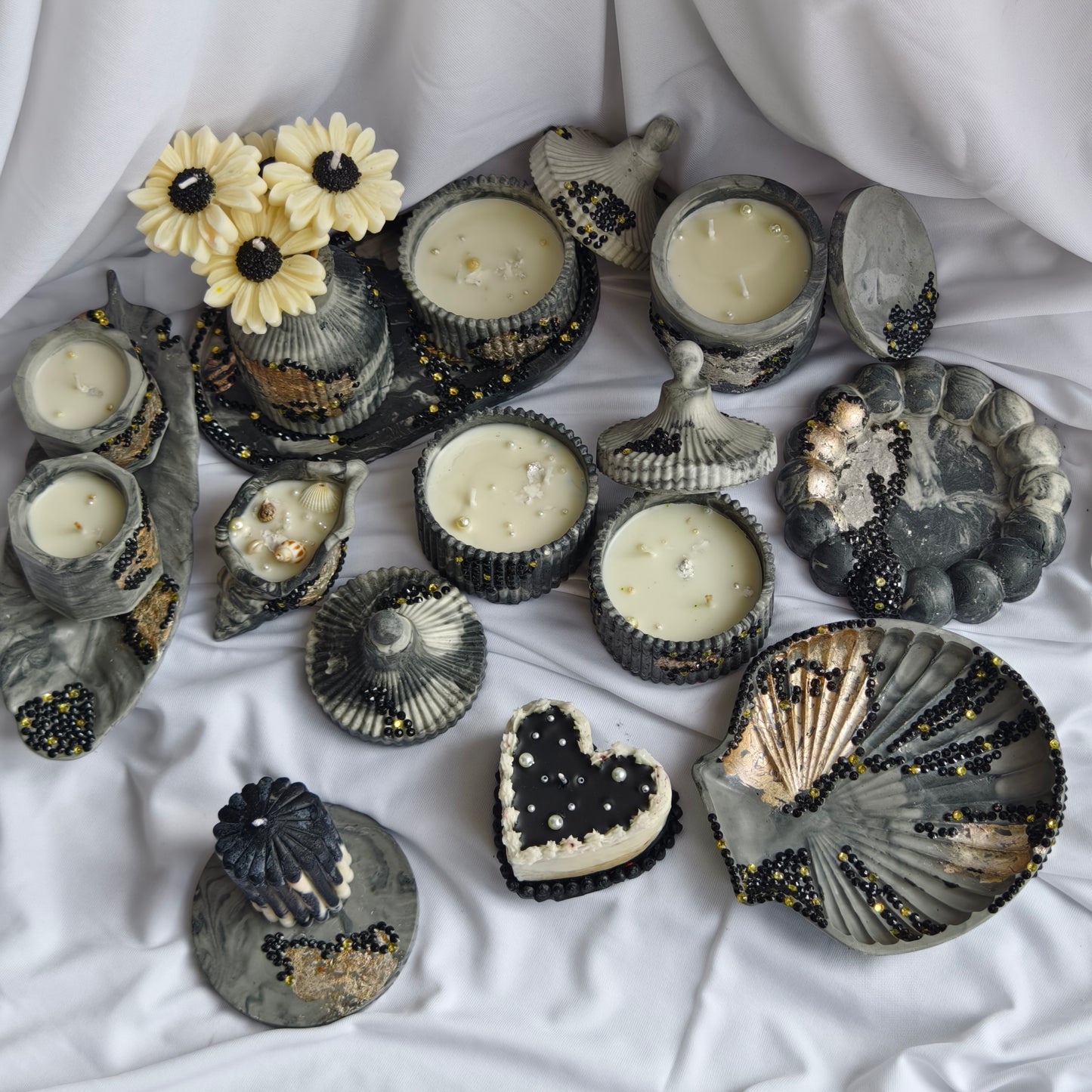 Black & Gold Textured Candle Décor Collection